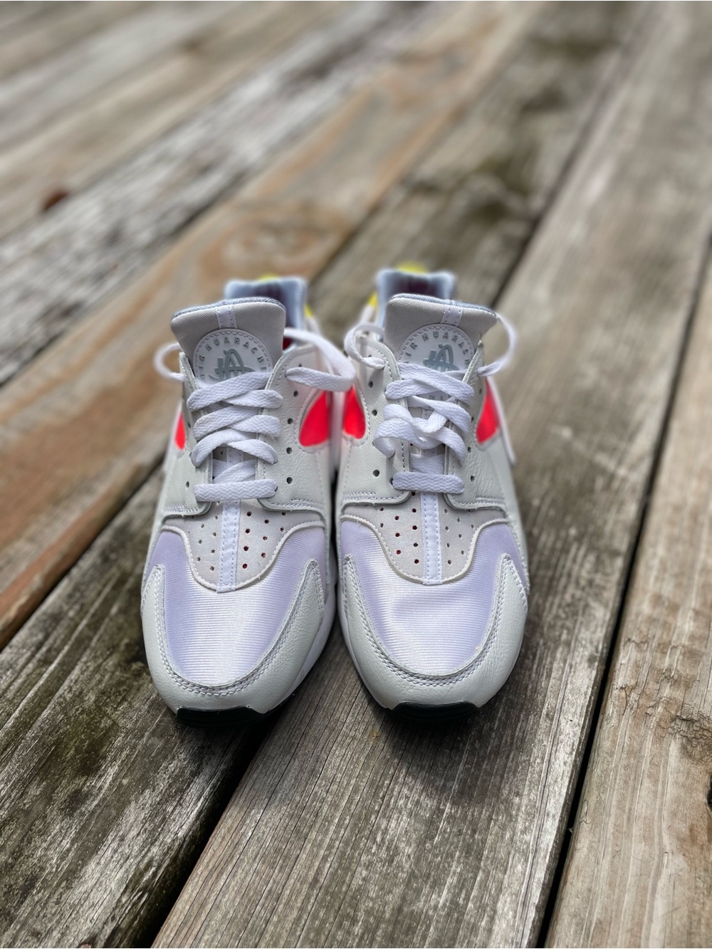 Nike Huaraches White Sneakers with Pink Accent - Unbranded